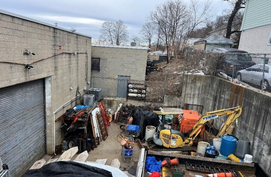 More Photos Of 494 Saw Mill River Rd, Yonkers General Retail For Sale