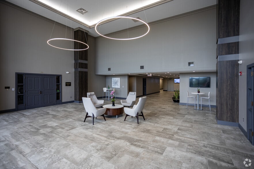 More Photos Of 2030 Falling Waters Rd, Knoxville Office For Lease