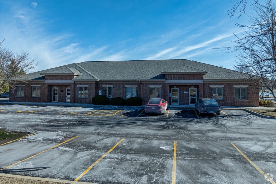 More Photos Of 896 S Frontenac St, Aurora Office For Lease
