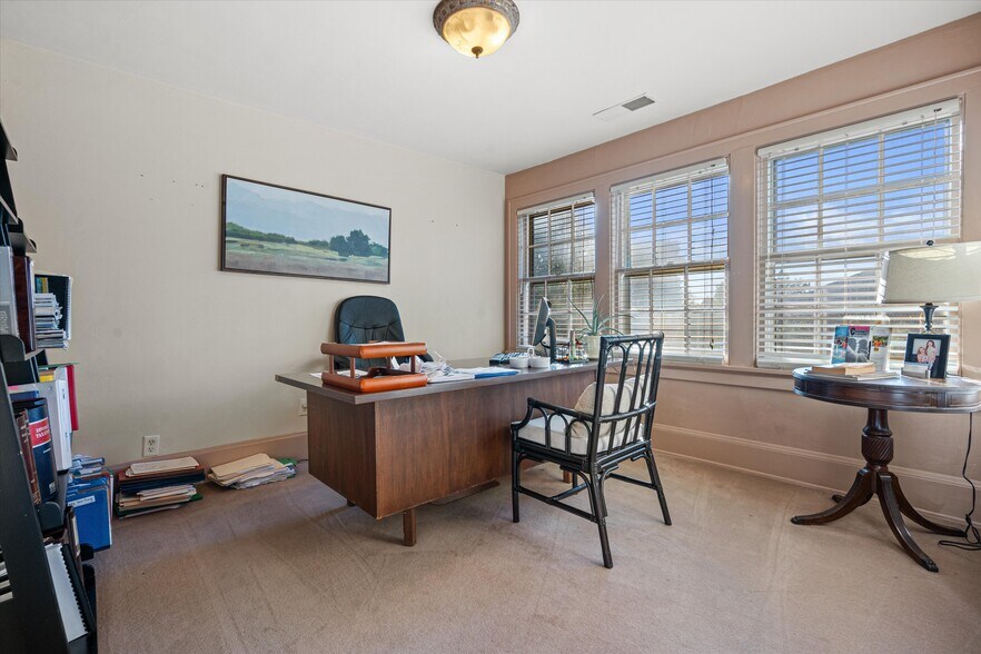 More Photos Of 2281 Swan Blvd, Milwaukee Office For Sale