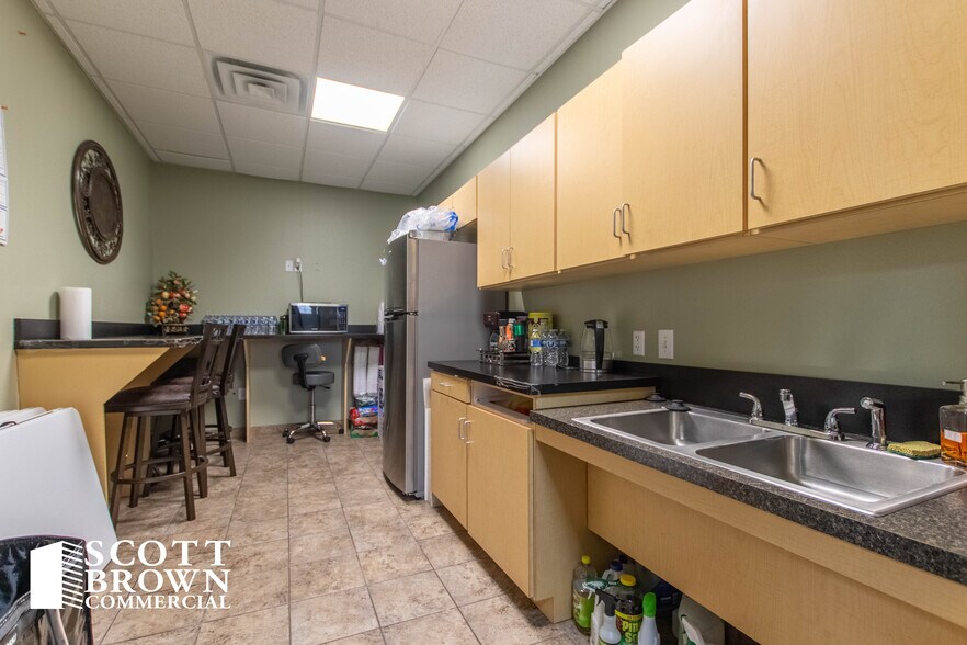 More Photos Of 873 S Stemmons Fwy, Lewisville Office For Sale