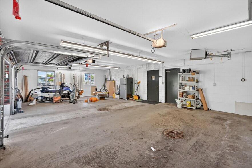 More Photos Of 1104 S Mitchell St, Cadillac Office For Sale
