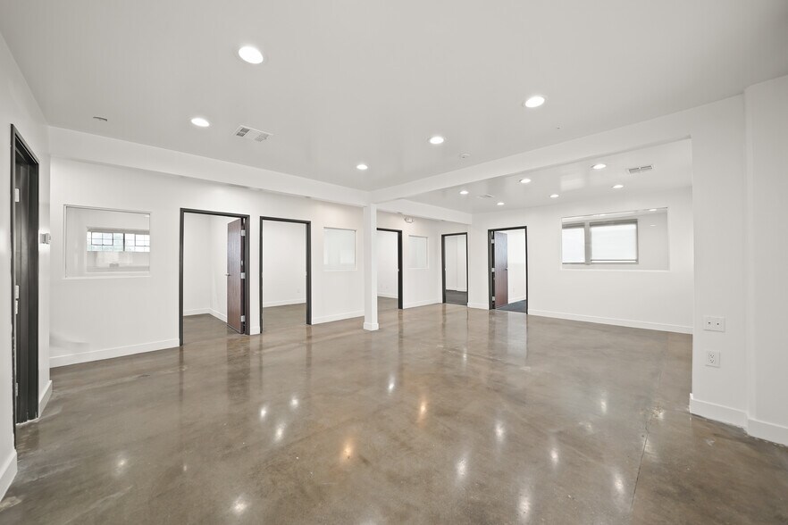 More Photos Of 13214 Crenshaw Blvd, Gardena Warehouse For Lease