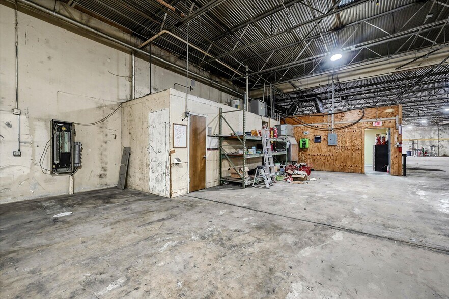 More Photos Of 1411 Southland Dr, Gainesville Flex For Sale