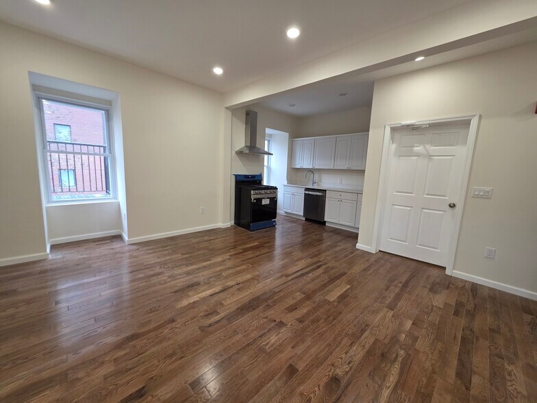 More Photos Of 664 Bergen Ave, Jersey City Storefront Retail Residential For Sale