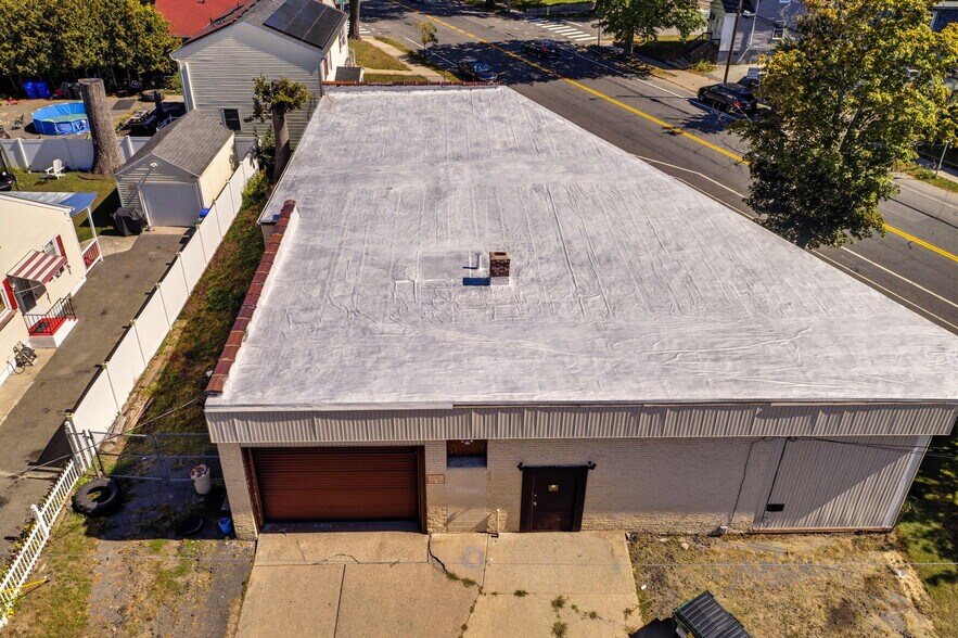 More Photos Of 218 Saint James Blvd, Springfield Storefront Retail Office For Lease