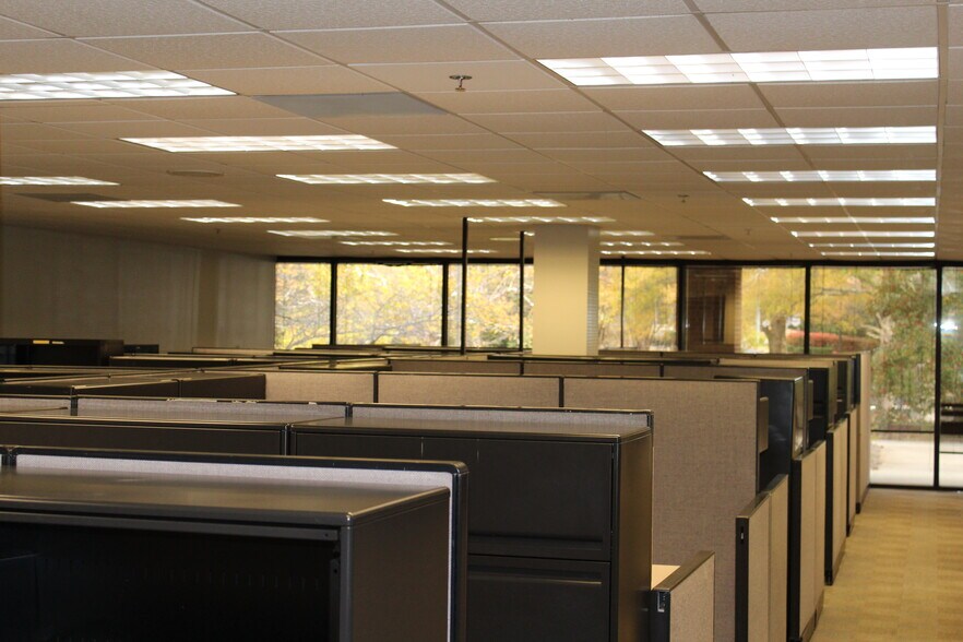 More Photos Of 1041 E Butler Rd, Greenville Office For Lease