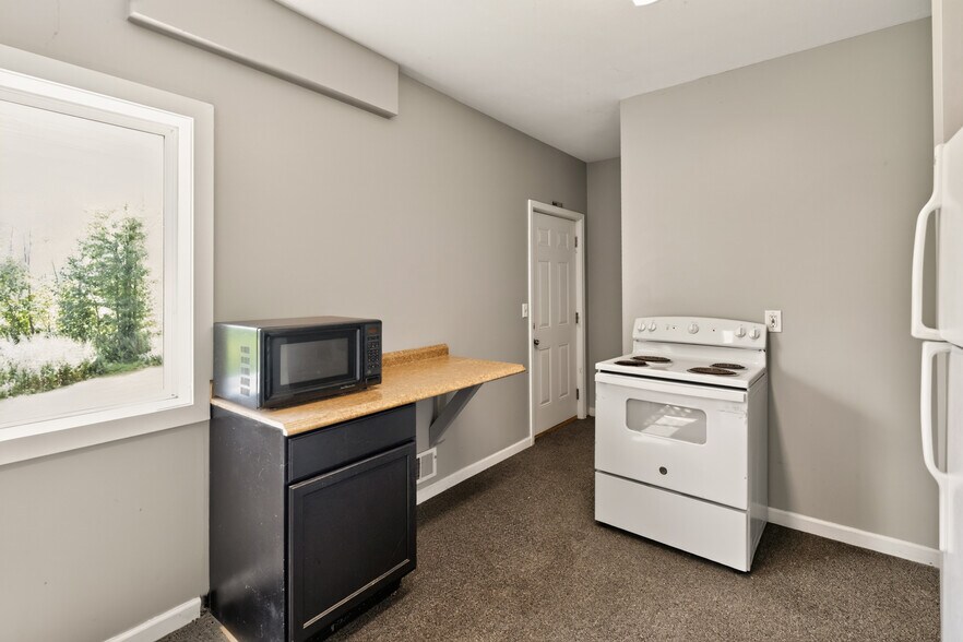 More Photos Of 6107 Loomis Rd, Farmington Office For Sale