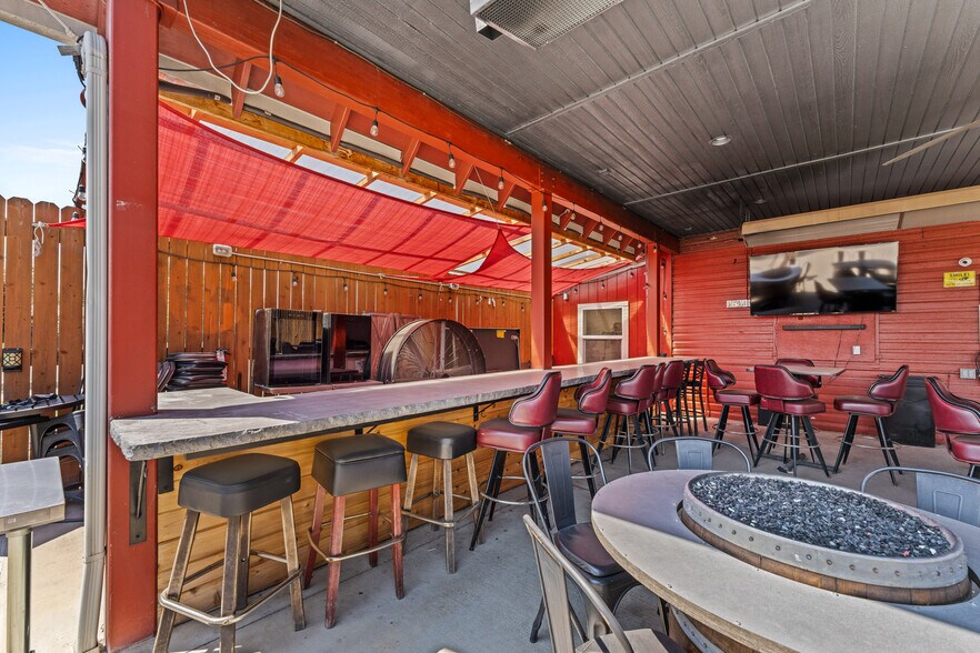 More Photos Of 2039 Redwood Ave, Grants Pass Restaurant For Sale