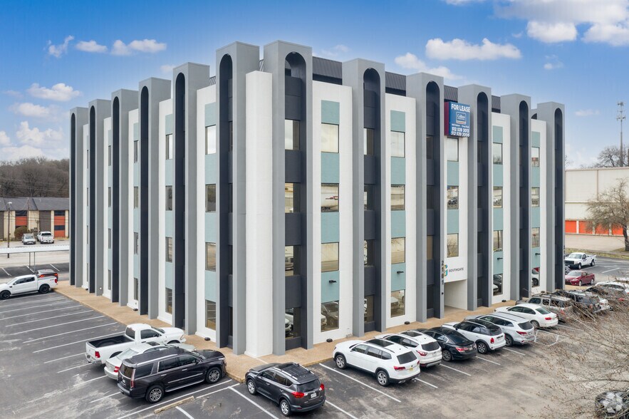 More Photos Of 2101 S Interstate 35, Austin Office For Lease