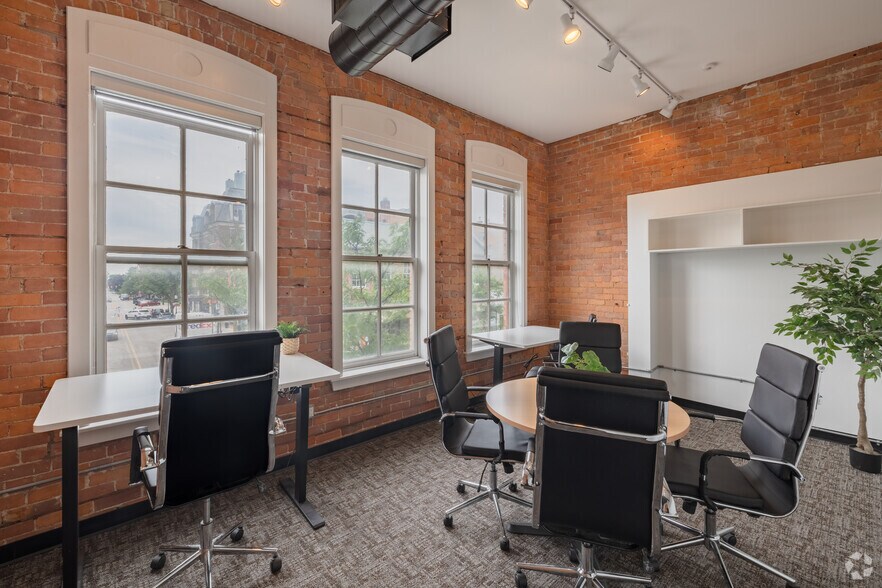 More Photos Of 101-167 N Old Woodward Ave, Birmingham Office For Lease