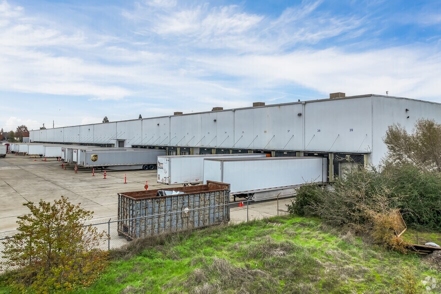 More Photos Of 5440 Stationers Way, Sacramento Distribution For Sale