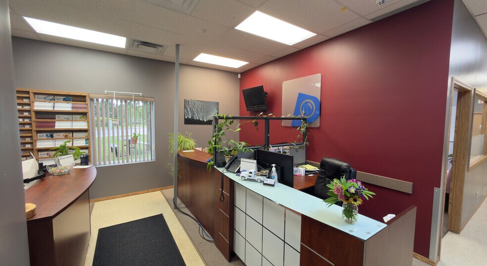More Photos Of 491 Wt Hill Blvd S, Lethbridge Office For Sale