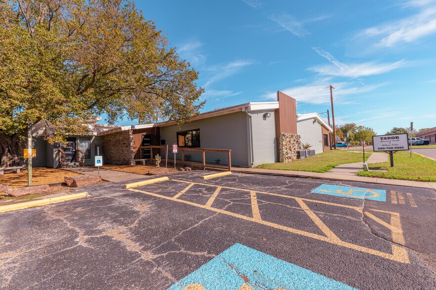 More Photos Of 1001 NW 15th Ave, Ardmore Medical For Sale