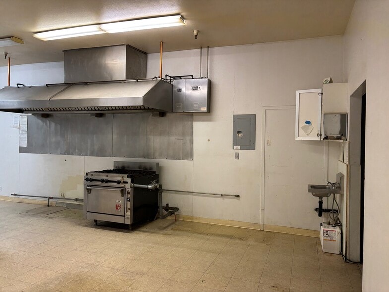 More Photos Of 1758 Industrial Way, Napa Warehouse For Lease