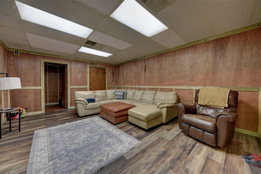 More Photos Of 233 College St, Schulenburg Sports And Entertainment For Sale