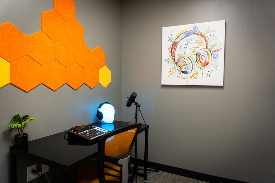 More Photos Of 1209 S Saint Marys St, San Antonio Office For Lease