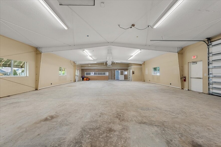 More Photos Of 1901 13th Ave N, Saint Petersburg Distribution For Lease