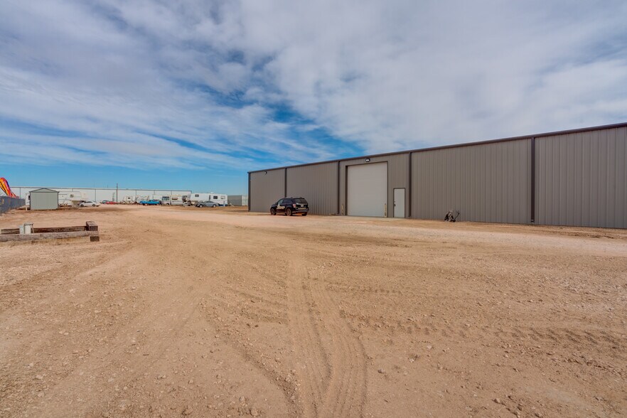 More Photos Of 604 E County Road 7200, Lubbock Office Residential For Sale