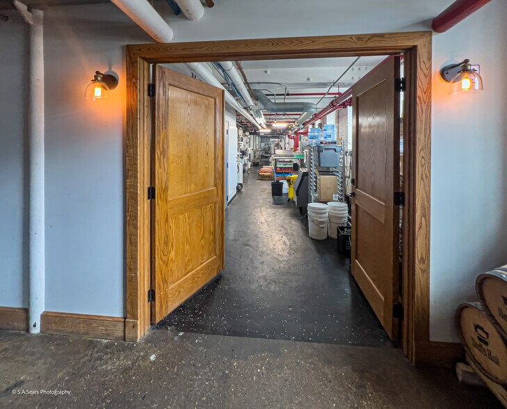 More Photos Of 63 Flansburg Ave, Dalton Flex For Sale