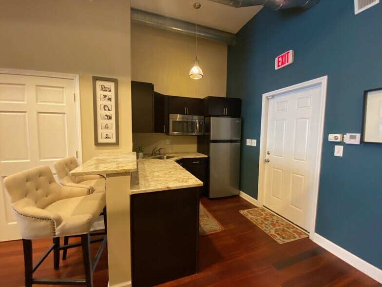 More Photos Of 2135 W Belmont Ave, Chicago Storefront Retail Residential For Sale