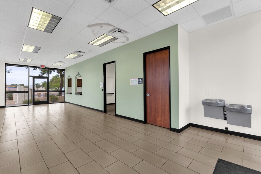 More Photos Of 70 N McClintock Dr, Chandler Medical For Sale