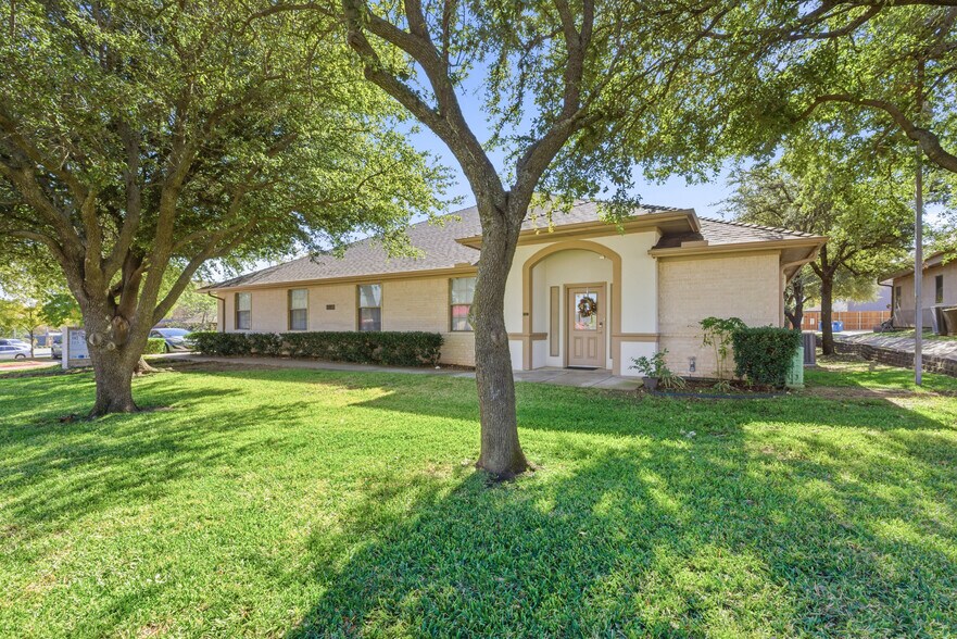 More Photos Of 901 W Wall St, Grapevine Medical For Lease