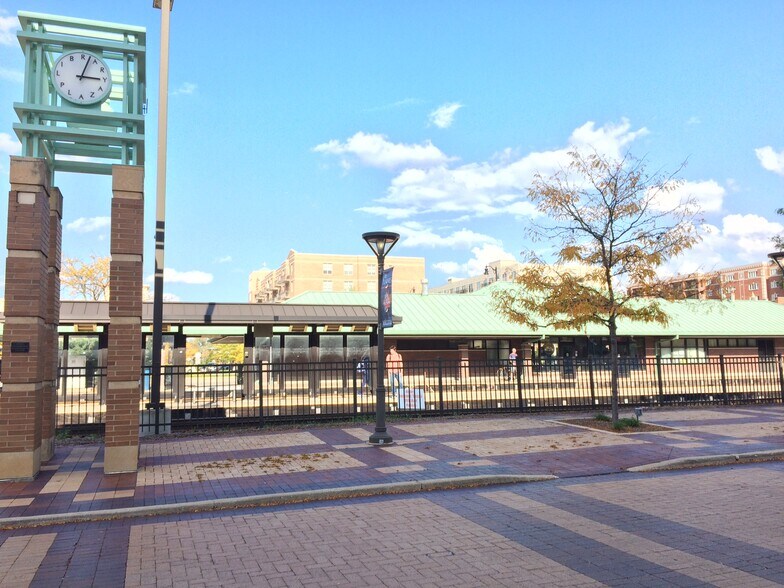 More Photos Of 701 Lee St, Des Plaines Office For Lease