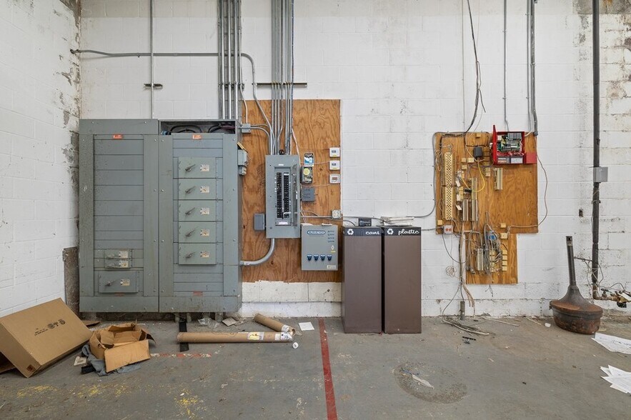 More Photos Of 850-860 W 4th St, Mansfield Freestanding For Lease