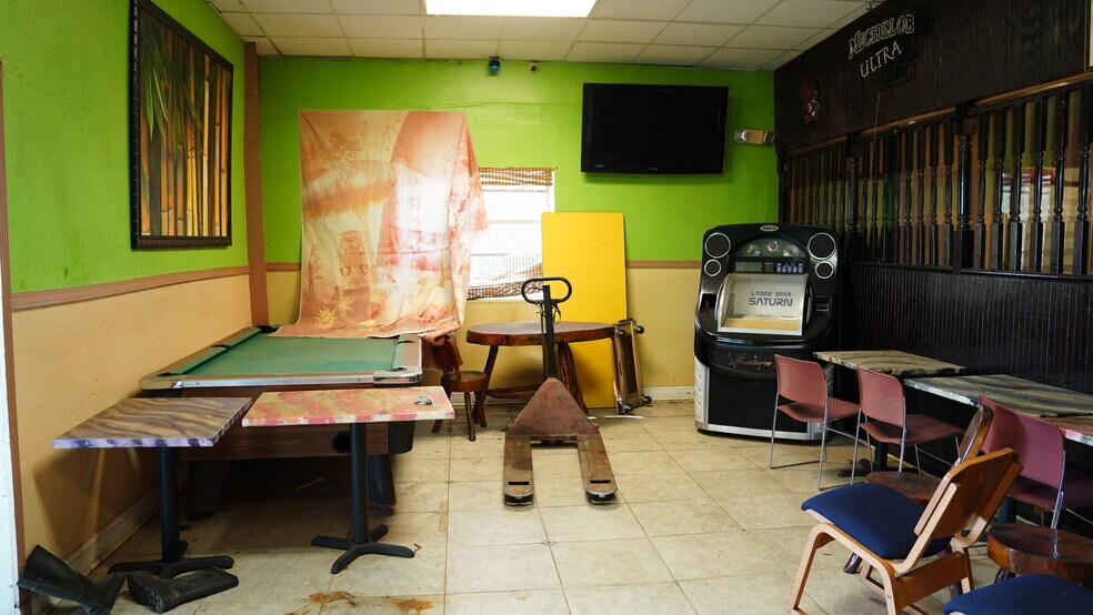 More Photos Of 9891-9915 W US HWY 27, Clewiston Flex For Sale