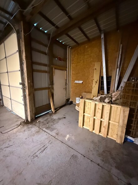 More Photos Of 16004 E 23rd St S, Independence Warehouse For Lease