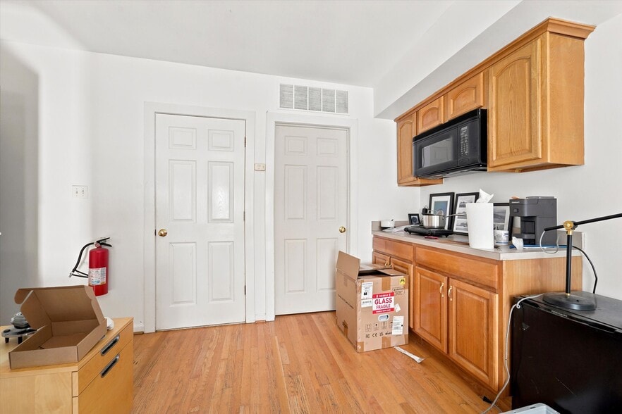 More Photos Of 1328 S 20th St, Philadelphia Distribution For Sale