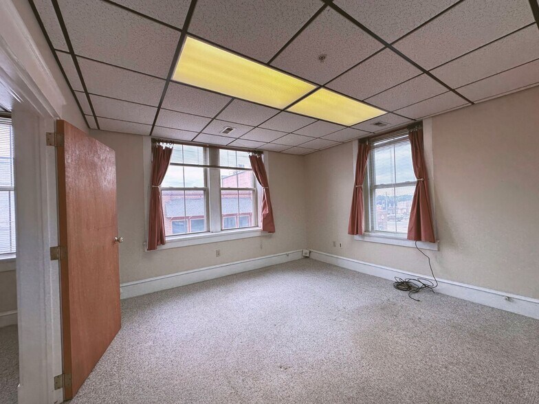More Photos Of 104-110 S Hill Ave, South Hill Office Residential For Lease
