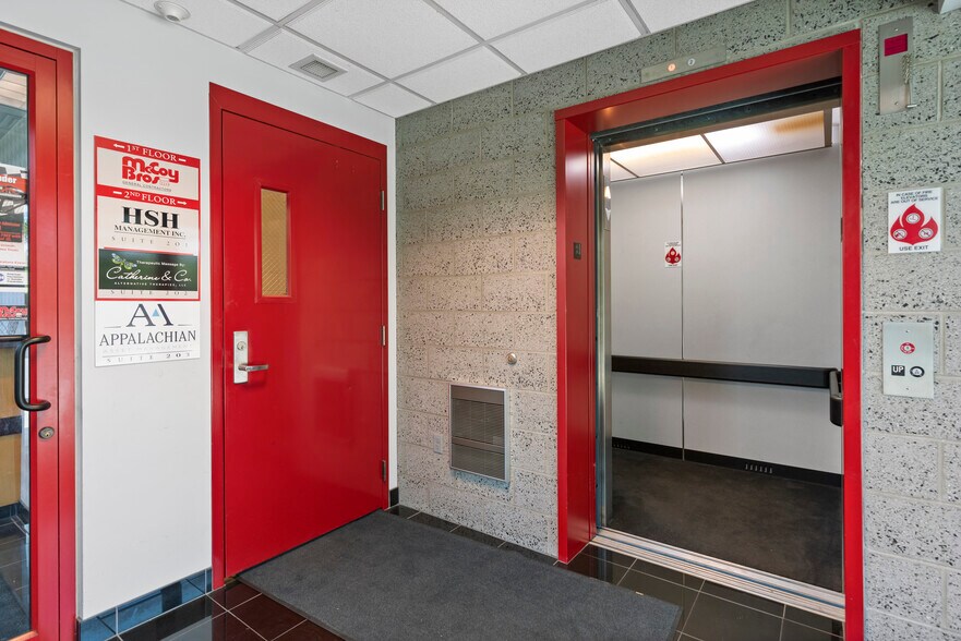 More Photos Of 1514 Commerce Ave, Carlisle Light Distribution For Lease