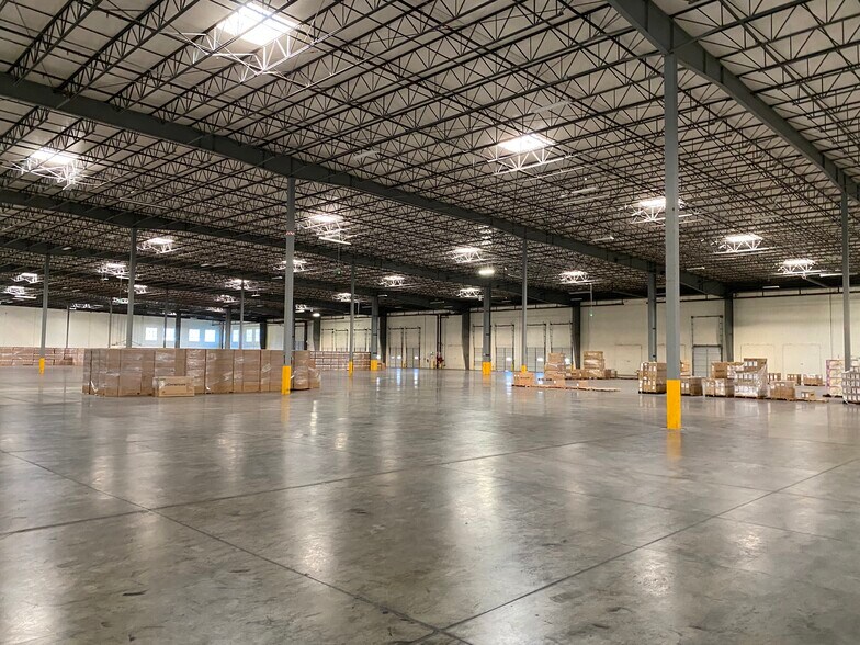 More Photos Of 2041 Cessna Dr, Vacaville Warehouse For Lease