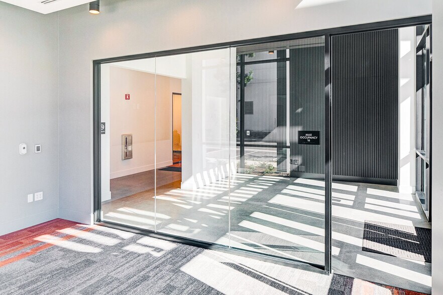 More Photos Of 3211 Mission Oaks Blvd, Camarillo Warehouse For Lease