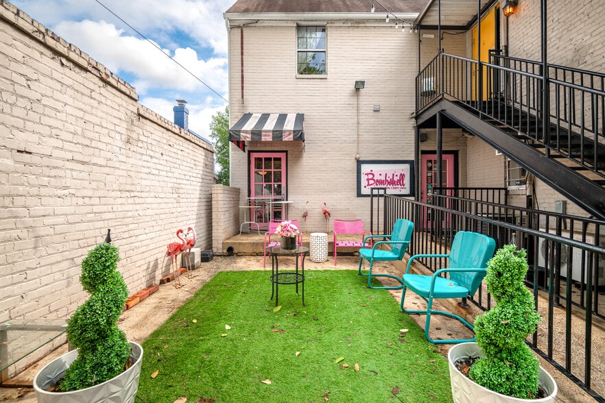 More Photos Of 10 S Crenshaw Ave, Richmond Freestanding For Lease