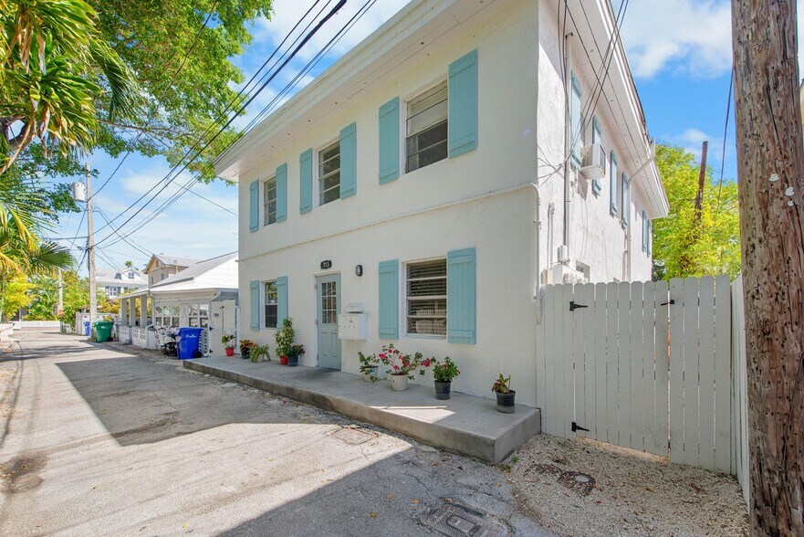 More Photos Of 709 Whitmarsh Ln, Key West Apartments For Sale