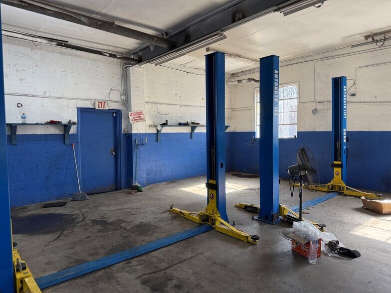 More Photos Of 79 Federal Rd, Danbury Storefront Retail Office For Sale