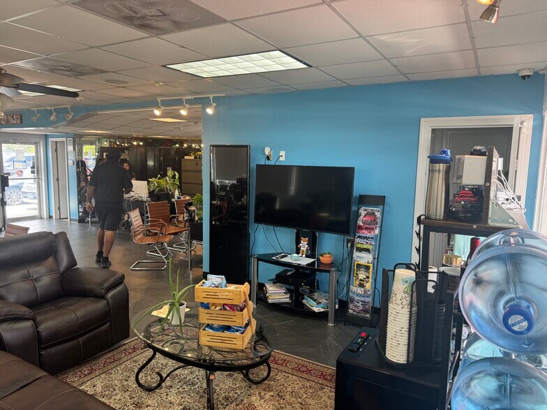 More Photos Of 5048 Virginia Beach Blvd, Virginia Beach Auto Dealership For Lease