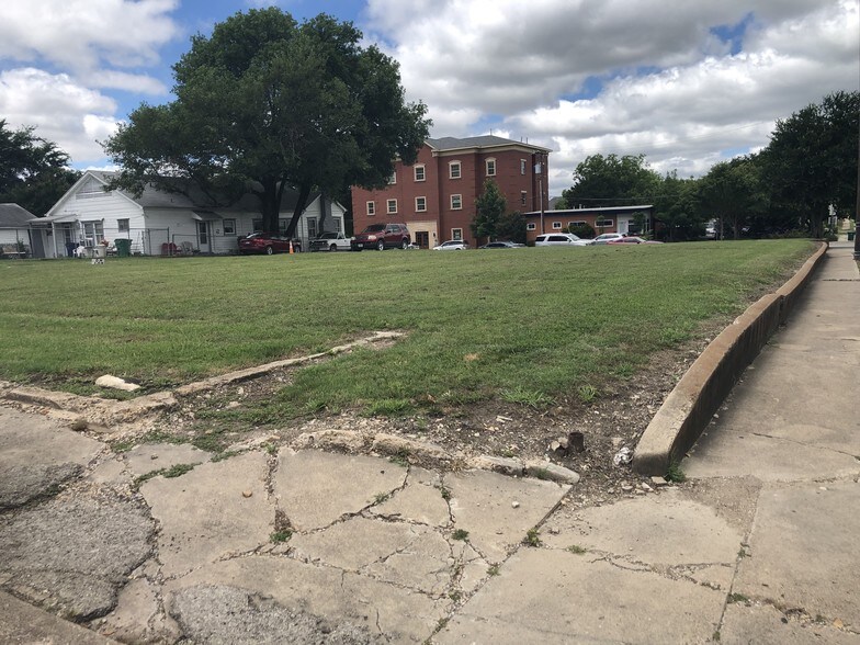 More Photos Of SWC Davis St & S. Tennessee St, McKinney Land For Lease