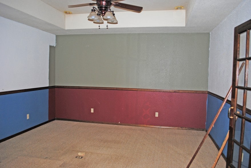 More Photos Of 223-227 S Main St, Wagoner Warehouse For Sale