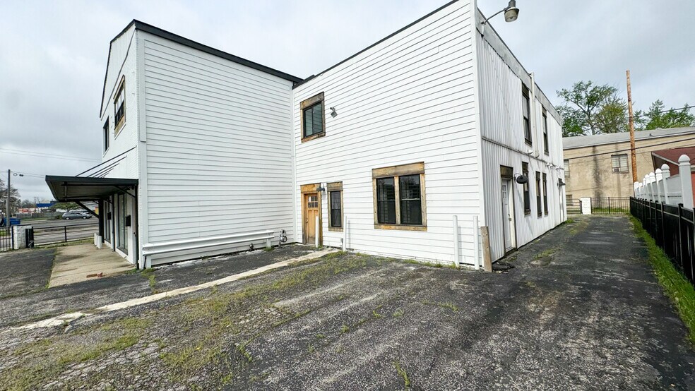 More Photos Of 2709 Westerville Rd, Columbus Light Manufacturing For Sale