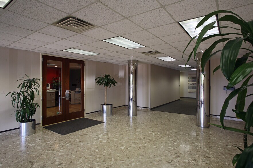 More Photos Of 2350 Fairlane Dr, Montgomery Office For Lease