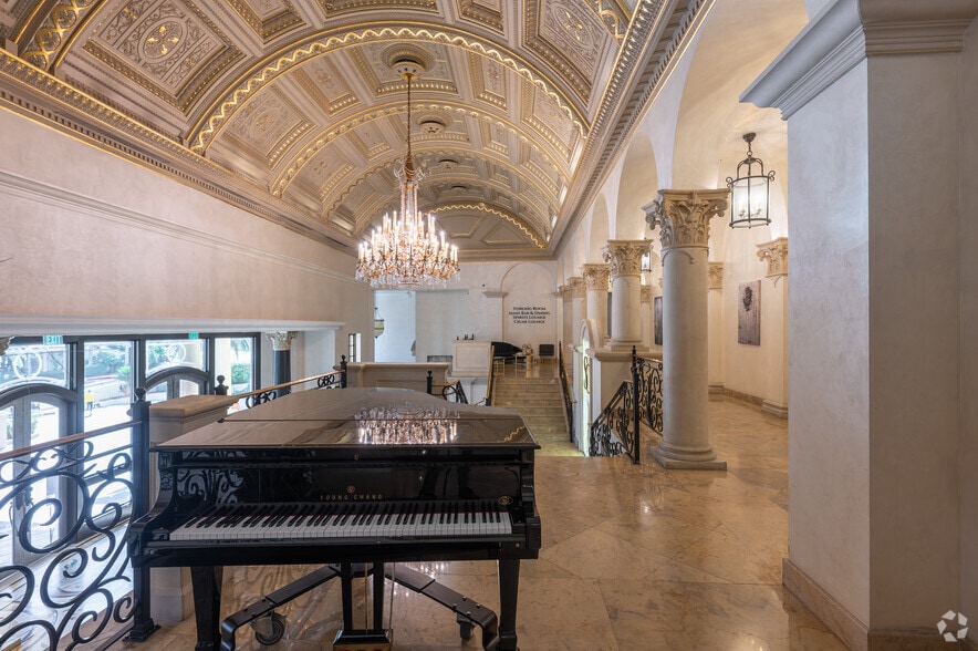 More Photos Of 2827 Paradise Rd, Las Vegas Health Club For Sale