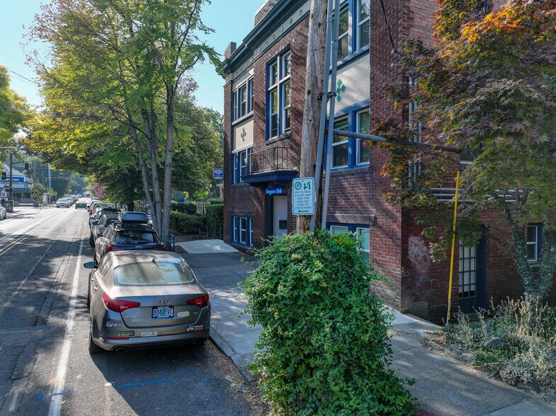 More Photos Of 2051 NW Lovejoy St, Portland Apartments For Sale