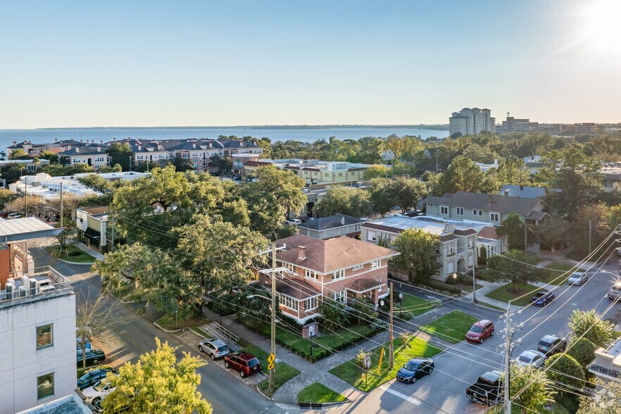 More Photos Of 1604 Margaret St, Jacksonville Bank For Lease