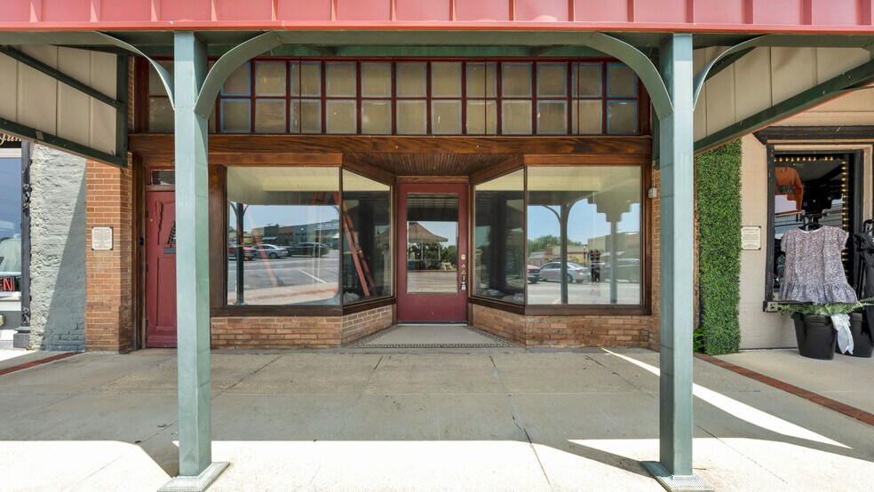 More Photos Of 106 W Main St, Pilot Point Storefront For Sale