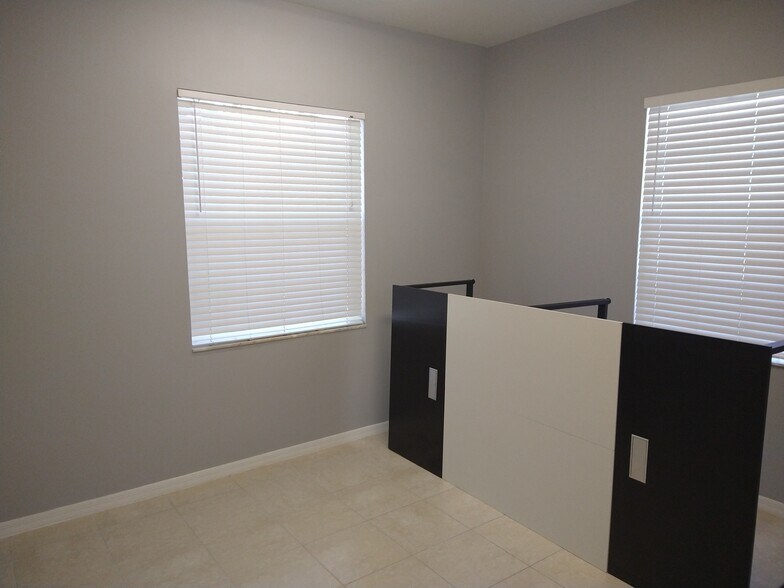 More Photos Of 17703 Hunting Bow Cir, Lutz Office For Lease