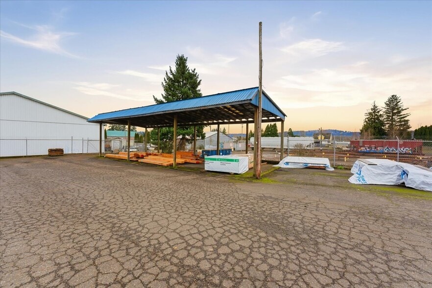More Photos Of 2820 E St, Washougal Flex For Sale